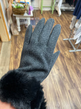 Felt Gloves with Fur