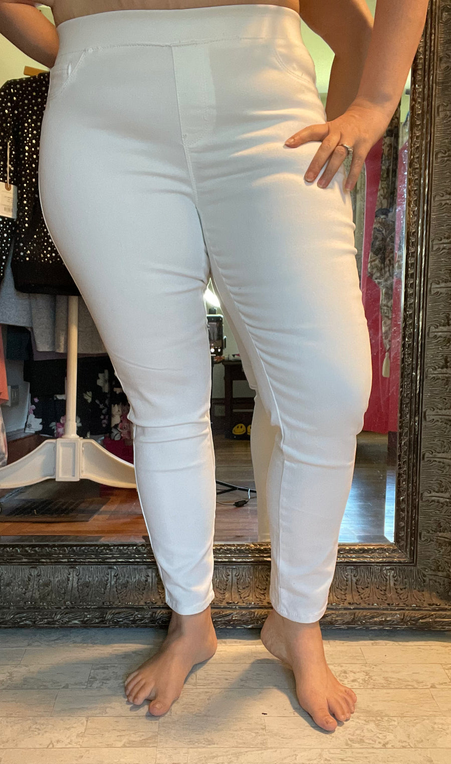 Lucy WHITE Pull-On Ankle Leggings1